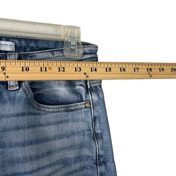 KanCan Women's Size 27‎ Cropped Medium Wash Frey Hem Jeans - Picture 8 of 10